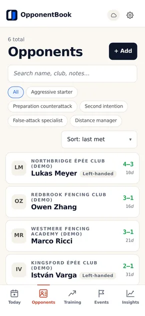 La liste des adversaires : une ligne par fiche, avec le club, le face-à-face et les tags de style, filtrable par tag.